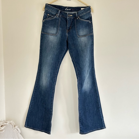 Levi’s - mid rise demi curve flare jean with patch pocket size 28 - Picture 1 of 4